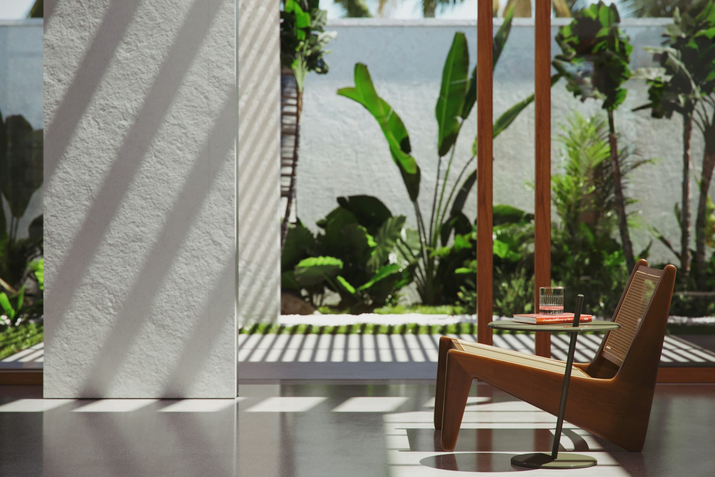 Un patio interior sereno con vegetación y luz natural en una residencia moderna